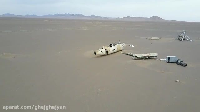 بقایای هواپیما های آمریکایی در صحرای طبس
