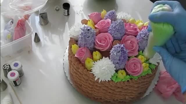 آموزش ساده تزیین کیک به شکل سبد گل با خامه