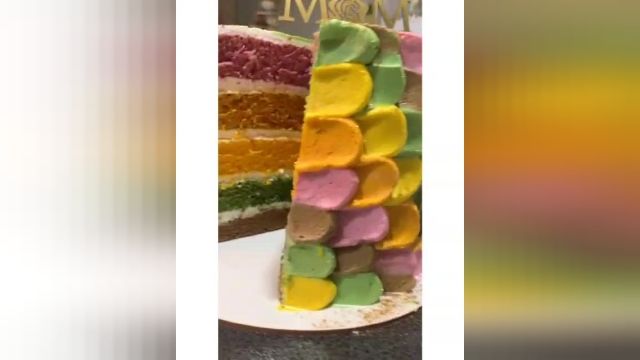 کیک رنگین کمانی با رنگ های صددرصد طبیعی