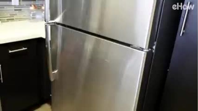 آموزش ساده تمیز کردن یخچال استیل با مواد طبیعی