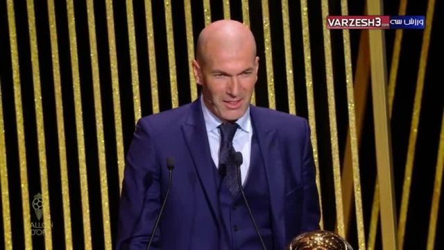 لحظه اعلام نام کریم بنزما به عنوان برنده توپ طلای 2022 | ویدیو