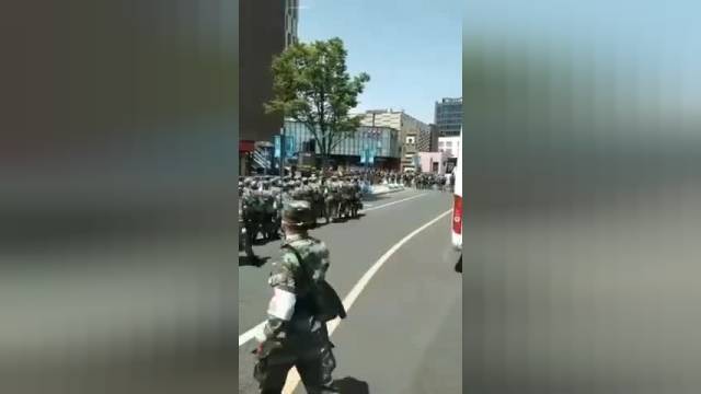 حضور نیروهای ارتش چین در خیابان‌های شانگهای برای اعمال قرنطینه