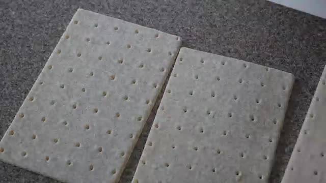 روش تهیه شیرینی پای مثلثی با مربای توت فرنگی به روش آسان و سریع