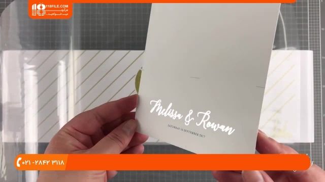 ایده های جالب برای عروسی - تزئین نوشته های کارت دعوت عروسی با فویل طلایی 