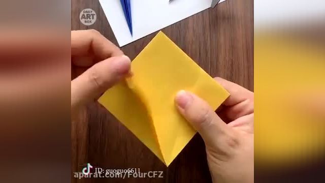 آموزش کاردستی با کاغذ - آموزش درست کردن پروانه رنگی