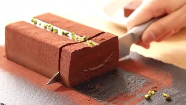 دستور دسر شکلاتی با تزیین پسته بدون نیاز به فر سالم و ساده 