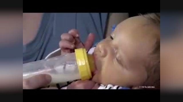 آموزش  صحیح شیر دادن نوزاد