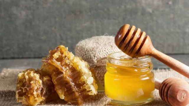 از معجزه خوردن یک قاشق عسل در روز غافل نشوید