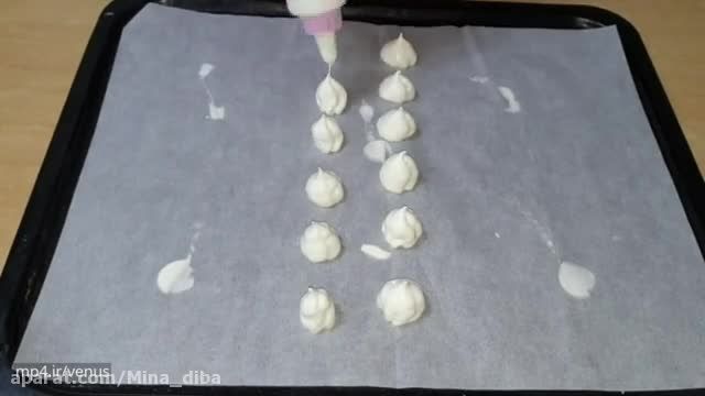 روش پخت شیرینی خشک برفی پفکی با تکنیک حرفه ای 
