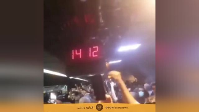 شعار علیه علی کریمی در مترو | ویدیو