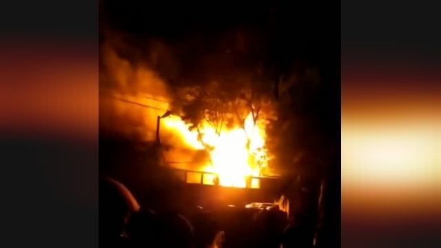 آتش زدن اقامتگاه نخست وزیر سریلانکا از سوی معترضان | ویدیو 