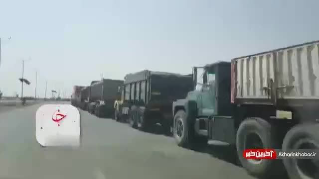 صف 3 کیلومتری کامیون‌های حامل ملزومات موکب‌ها برای ورود به عراق | ویدیو 