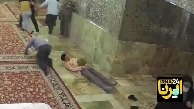 لحظات حضور و شهادت دانش‌آموز شیرازی در حرم شاهچراغ | ویدیو 