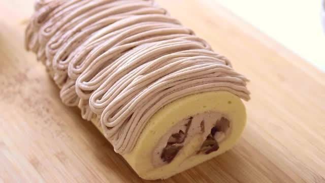 دستور تهیه متفاوت کیک رولت مون بلان سوئیسی با تزیین شاه بلوط