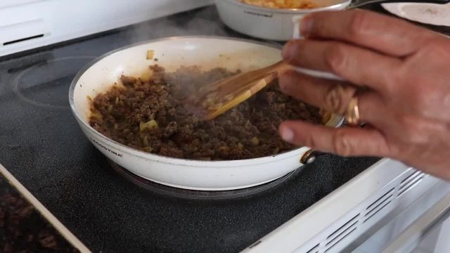 طرز تهیه ی بابوشکا غذای اصیل ایرانی با طعم و عطر بینظیر 
