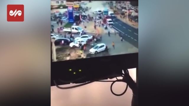 لحظه برخورد خودرو با جمعیت مردم در جنوب شرق ترکیه | ویدیو 