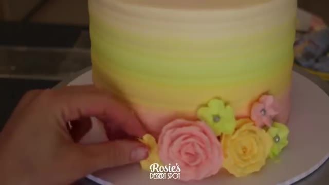روش پخت کیک فوق العاده و زیبا با تزیین گل های رنگارنگ