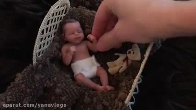 ویدیو ای از  شیر دادن به نوزاد عروسکی
