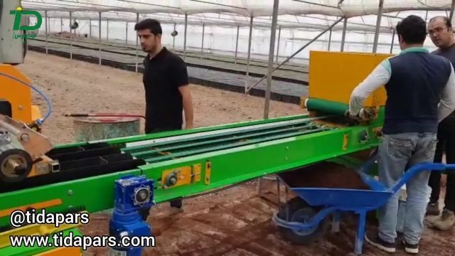 راه اندازی دستگاه بذرکار تیداپارس در گلخانه تولید نشا اصفهان