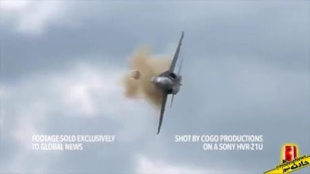ایجکت خلبان در آخرین لحظه و سقوط هواپیما | ویدیو 