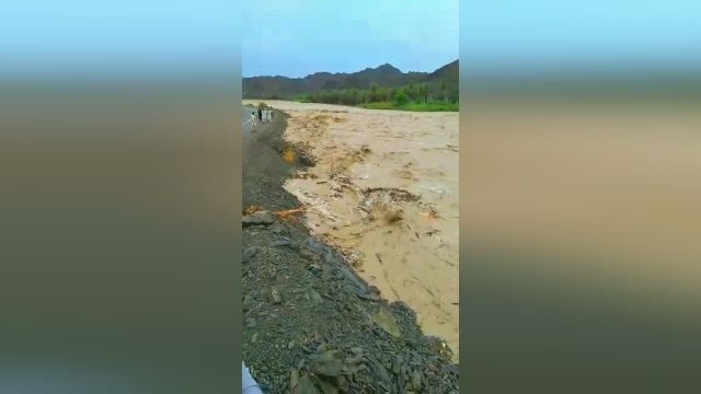 طغیان رودخانه سرباز سیستان و بلوچستان در پی بارش‌های سنگین باران سامانه مونسون
