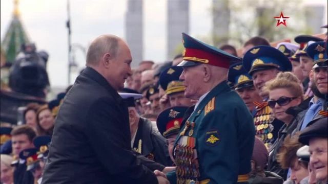 فیلم ورود پوتین به محل برگزاری رژه روز پیروزی