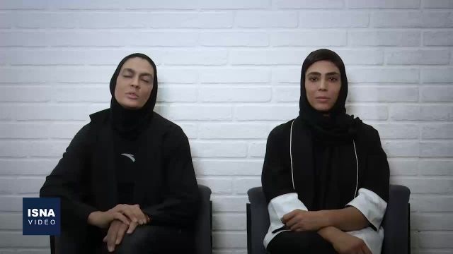 علم‌کشی در سفر اربعین شهربانو و سهیلا منصوریان در کربلا | ویدیو 