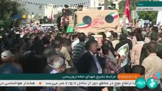قیام مردم شیراز به احترام شهدای حادثه تروریستی شاهچراغ | ویدیو 