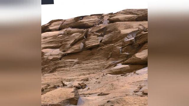 تصاویری از سطح مریخ که به تازگی مریخ نورد ناسا ثبت کرده است.