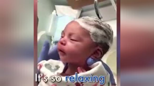 نحوه شستن سر نوزاد برای اولین بار به روشی است ؟ 