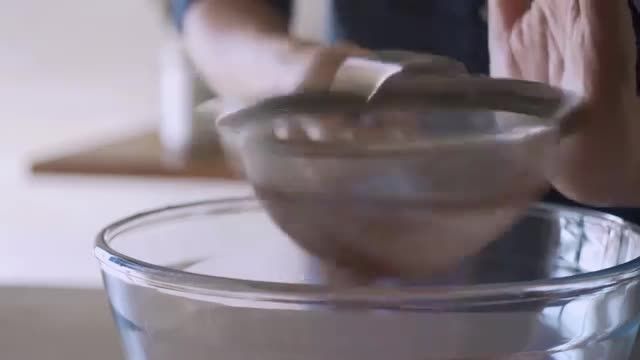 دستور پخت ساده کیک اسفنجی شکلاتی