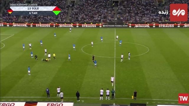 ورود جیمی جامپ در زمین بازی تیم فوتبال آلمان ایتالیا را برای لحظاتی متوقف کرد 