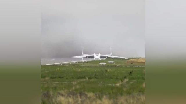 تیک آف بزرگ‌ترین هواپیمای جهان | ویدیو 