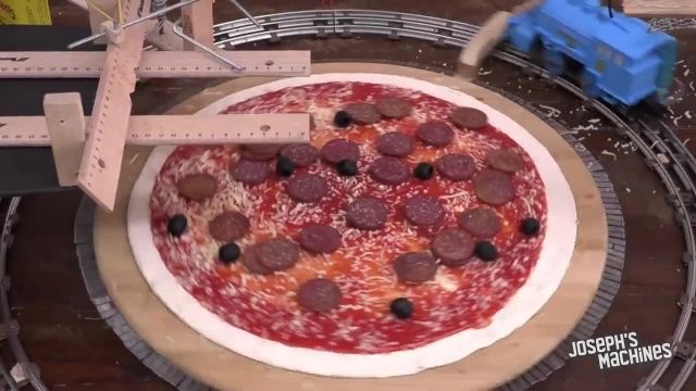 خلاقیت جالب برای درست کردن پیتزا !