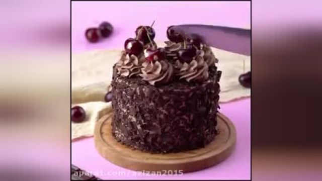 آموزش ساده تزیین کیک شکلاتی  در خانه