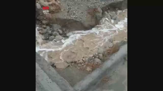 سد خاکی روستای عابرخان سوراخ شد | فیلم 