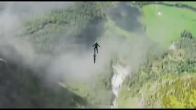 تام کروز از ارتفاع 1000 متری پرید | ویدیو 