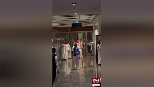 استقبال سعودی‌ها از نیمار در فرودگاه با قهوه عربی و گل | ویدیو