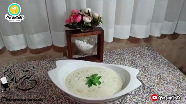 طرز پخت سوپ جو سفید یک پیش‌ غذای گرم و خوشمزه با شیر و خامه
