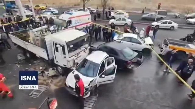 تصادف وحشتناک کامیون با 12 خودرو در منطقه تهرانپارس