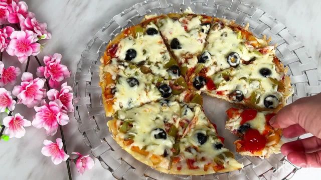 طرز تهیه پیتزا تابه ای ساده و خوشمزه بدون فر