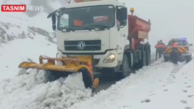 بارش نخسین برف پاییزی در جاده سی‌ سخت یاسوج | ویدئو