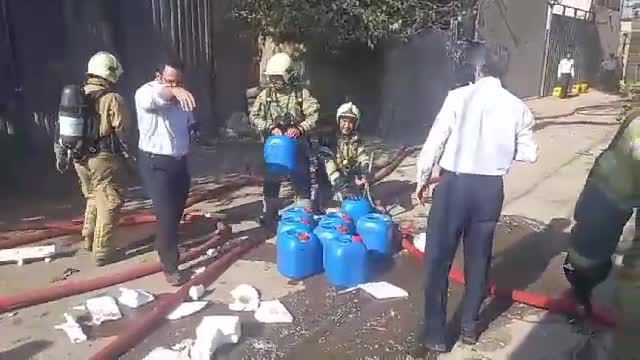 آتش سوزی کارگاه تولید مواد شیمیایی در جاده تهران - ساوه | فیلم