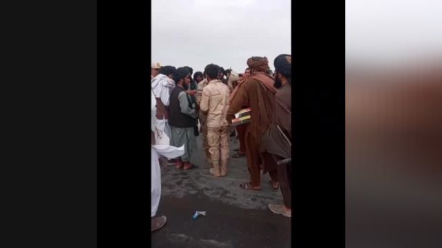 لحظه عذرخواهی طالبان از مرزبانان غیور ایران | هدایایی که طالبان دادند