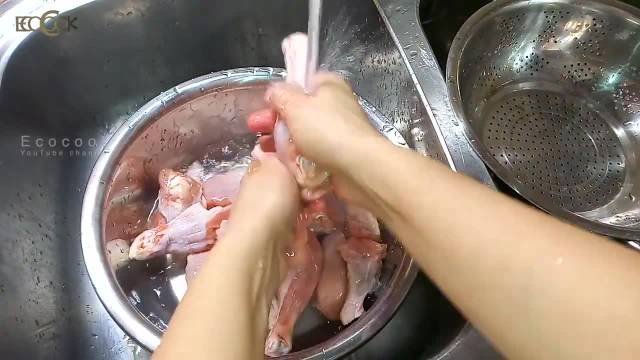 طرز تهیه کنسرو مرغ در خانه با ماندگاری یکسال