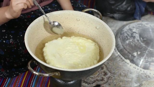 طرز تهیه اگردک نان سنتی و خوشمزه به روش محلی