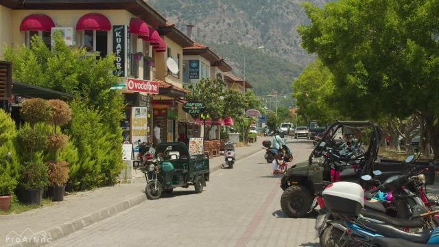 ویدیوی زندگی شهری | خیابان های شلوغ شهر GOCEK | سفر تابستانی به ترکیه آفتابی