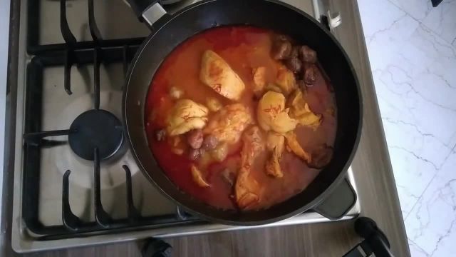 طرز تهیه مرغ آلوی خوشمزه و اصیل ایرانی با طعمی جذاب و به یاد ماندنی