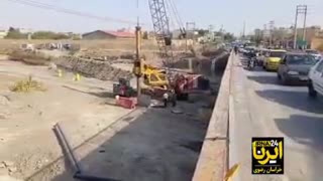 انتقاد استاندار خراسان رضوی از کوتاهی در ساخت یک پل در حاشیه شهر