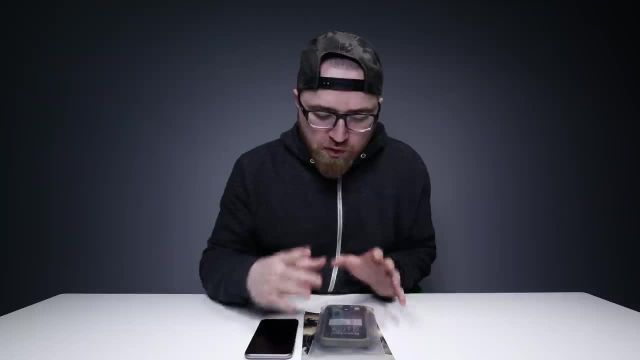 آنباکس و بررسی The Human Powered iPhone!